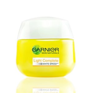 ครีมลดรอยดํา จากสิว Garnier Skin Natural Light Cream